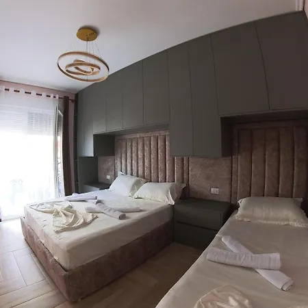 Sun Apartment *
